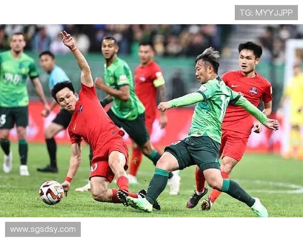 中国足球超级联赛新赛季揭幕战激烈开赛 多支球队阵容迎来重大调整